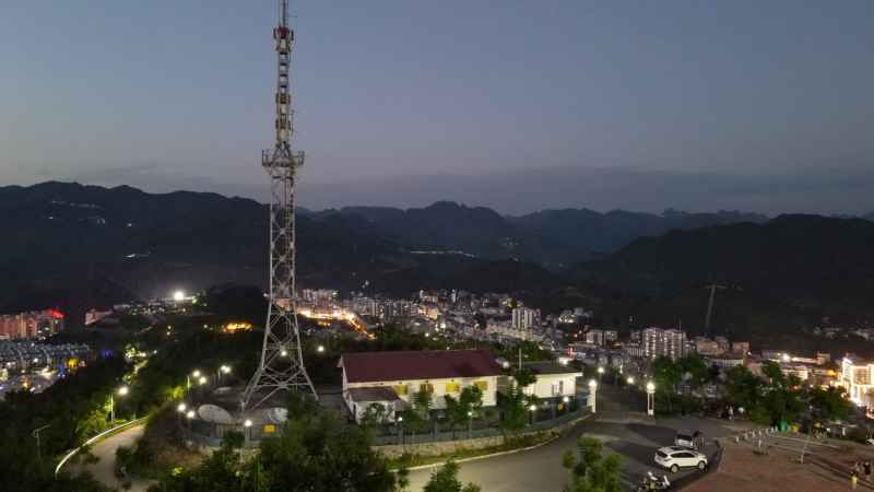 月亮山