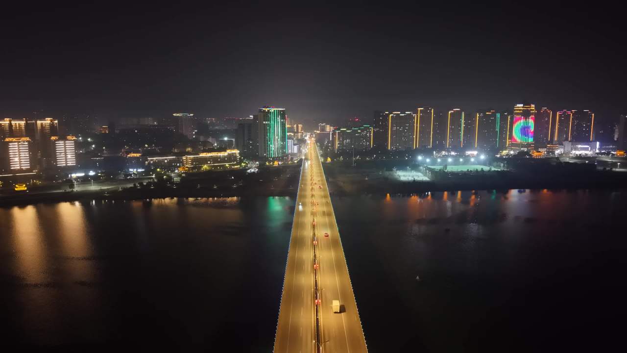 夜幕下的城市桥梁