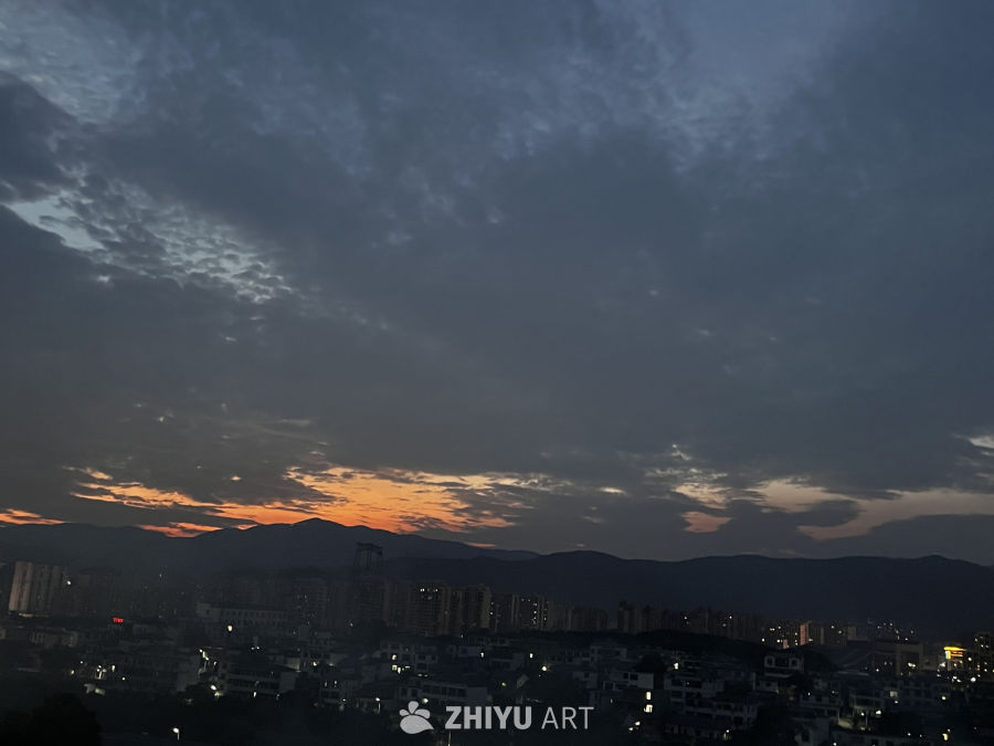 城市日落的静谧时光
