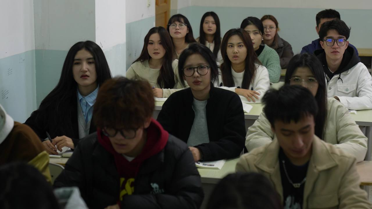 大学生上课