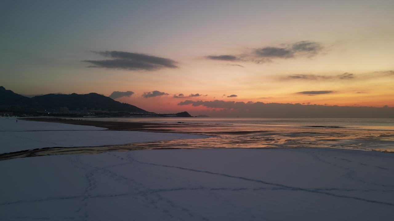 青岛石老人浴场海边雪景航拍 1