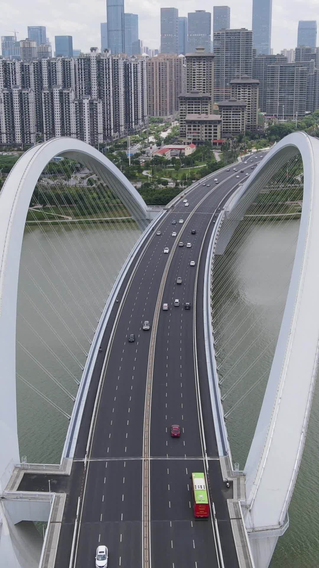 现代都市高架桥全景