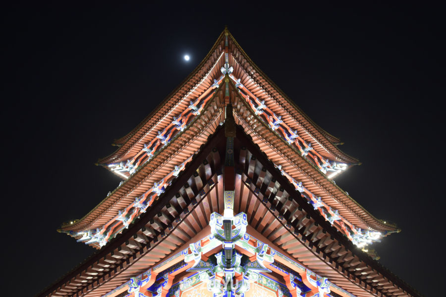 古塔月色