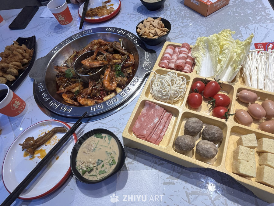 丰盛的火锅自助餐
