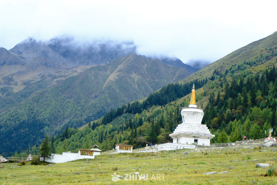四姑娘山风景白塔