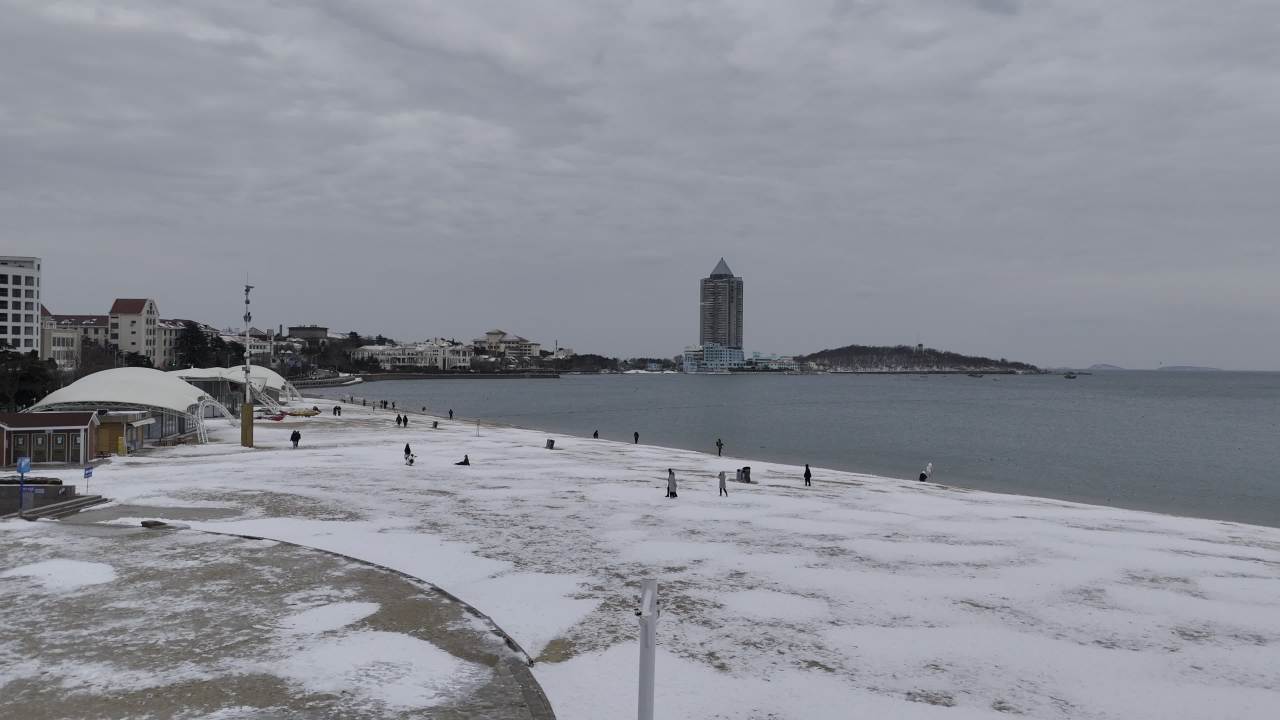 青岛市南老城区小鱼山海边雪景航拍 2