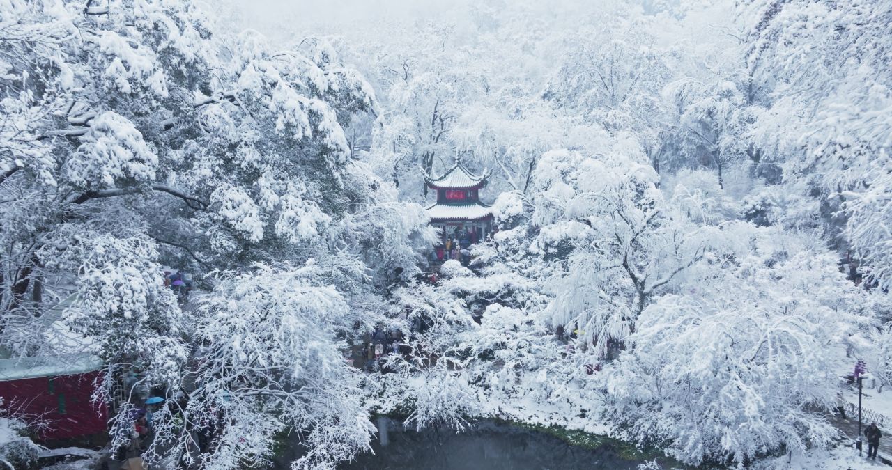 湖南长沙岳麓山爱晚亭雪景航拍 8