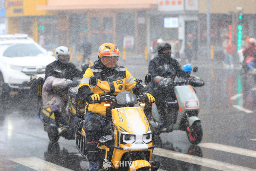 风雪外卖小哥