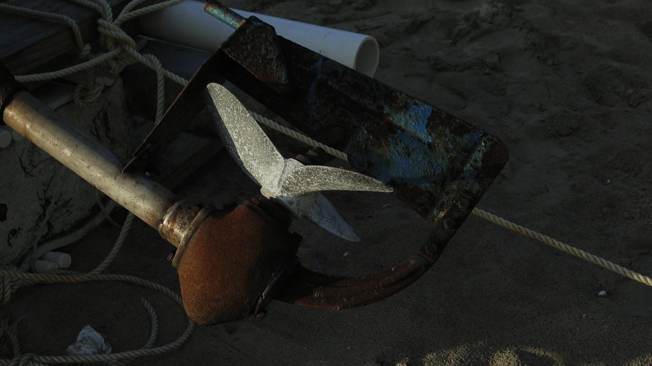海边生锈的船桨 发动器