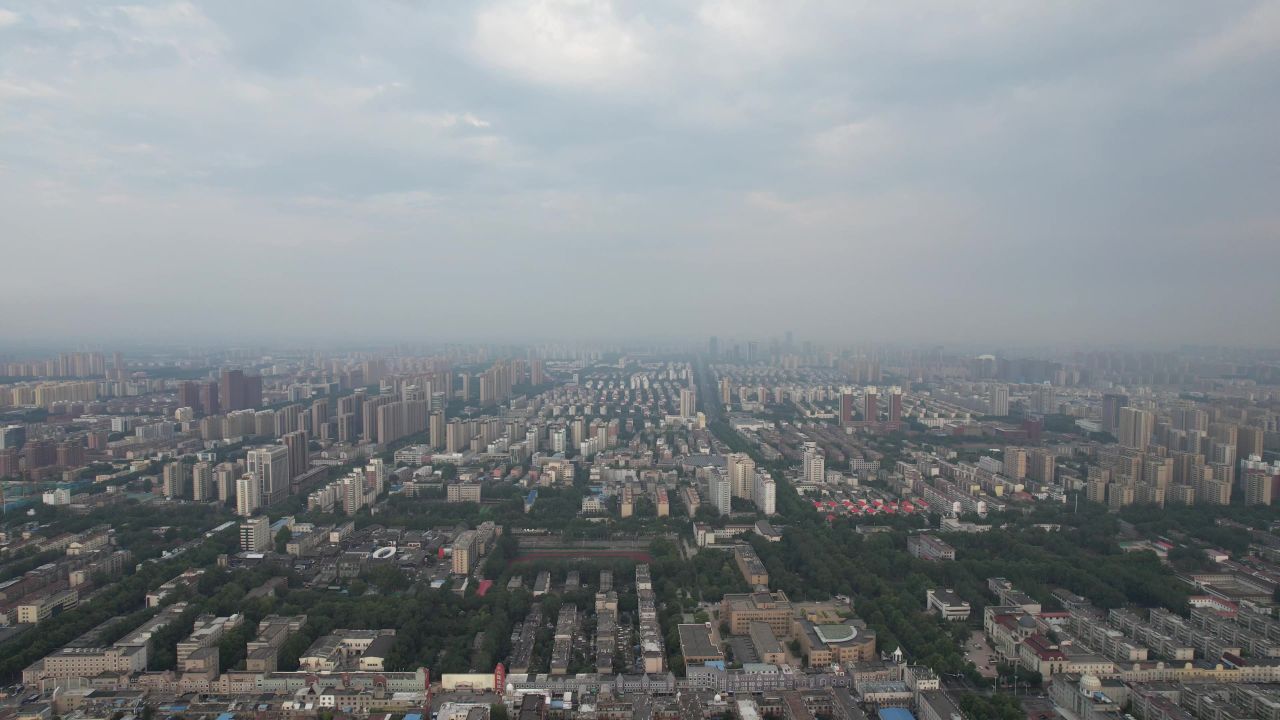山东淄博城市清晨迷雾航拍 