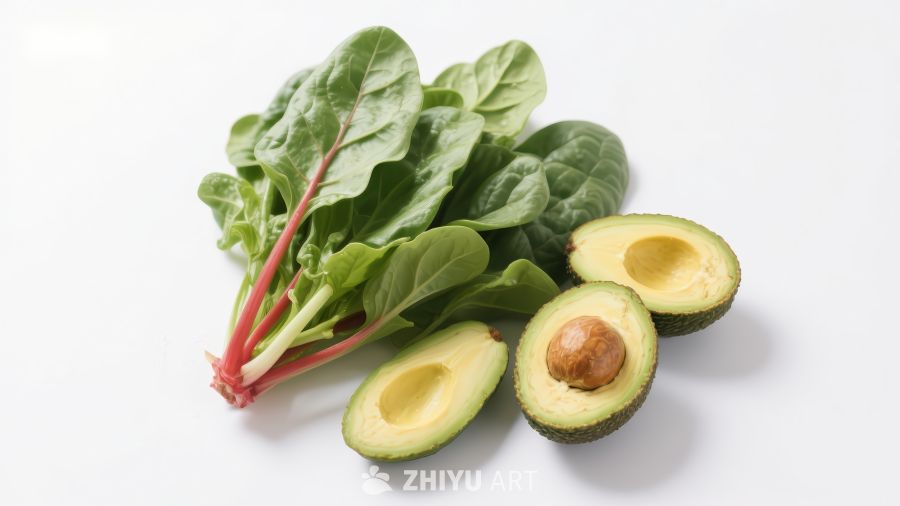 新鲜牛油果与菠菜叶