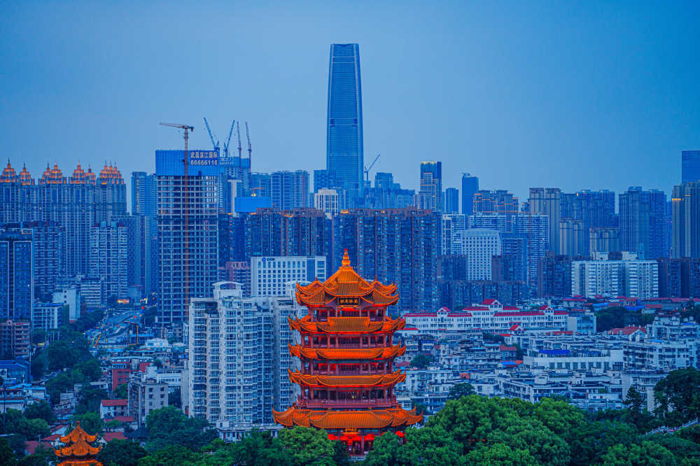 武汉黄鹤楼和绿地中心古今同框