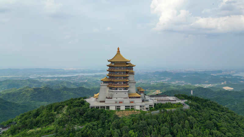 航拍湖北黄石东方山风景区东昌阁