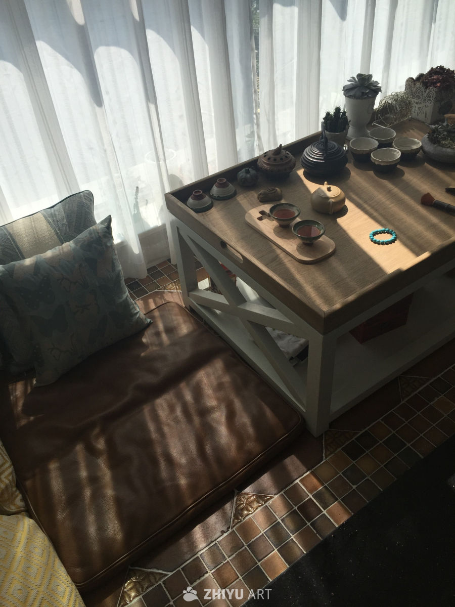 阳光下的茶室时光