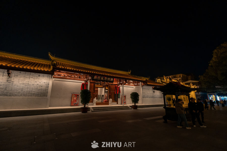 夜幕下的古庙风光