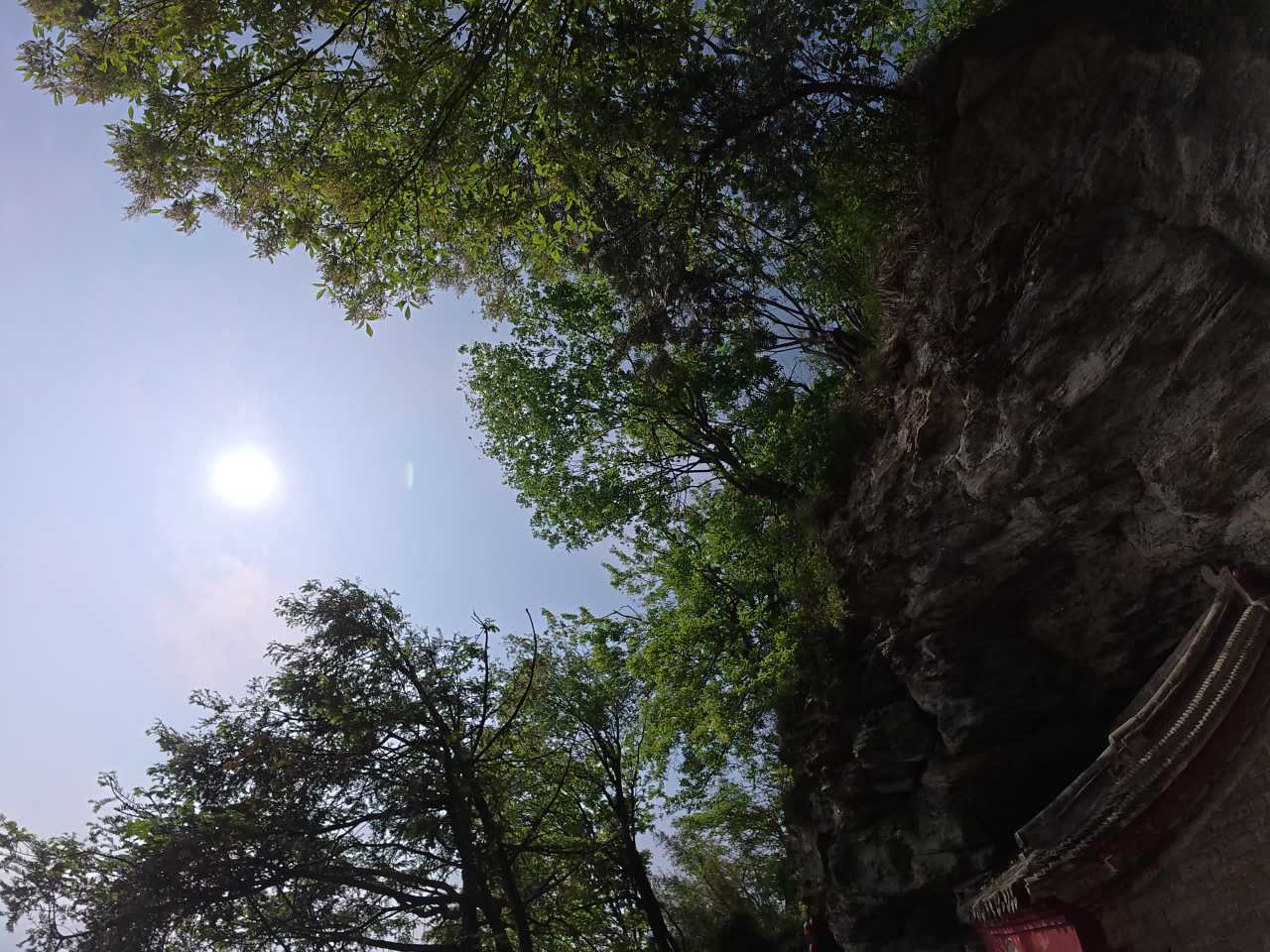 悬崖边的古寺之旅