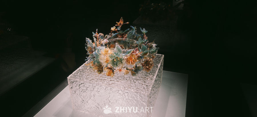 玻璃花环艺术品展示