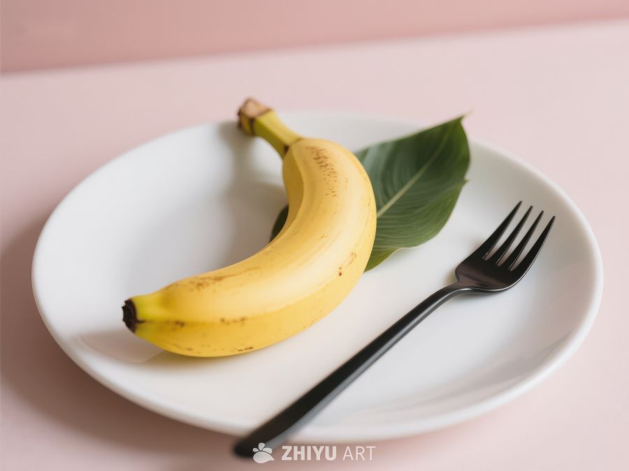 盘中香蕉与叉子的静物组合 269