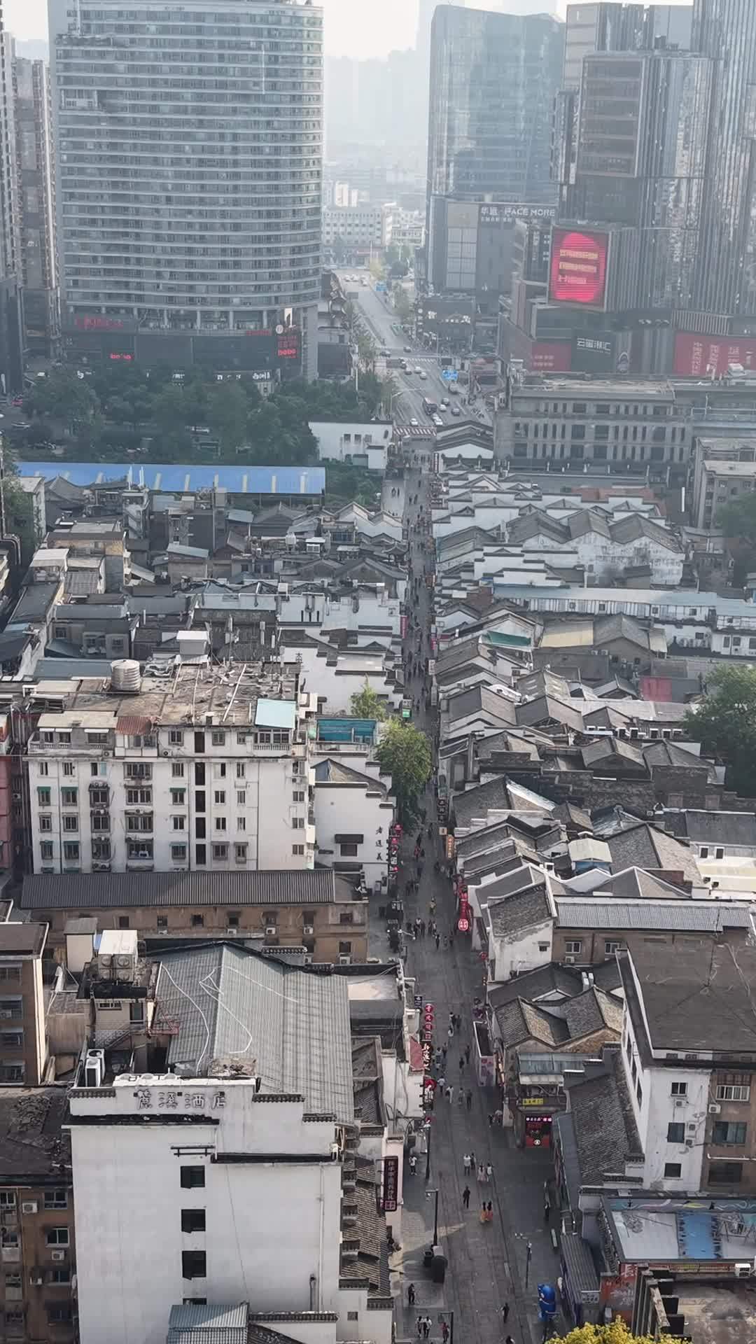 现代都市中的传统街巷