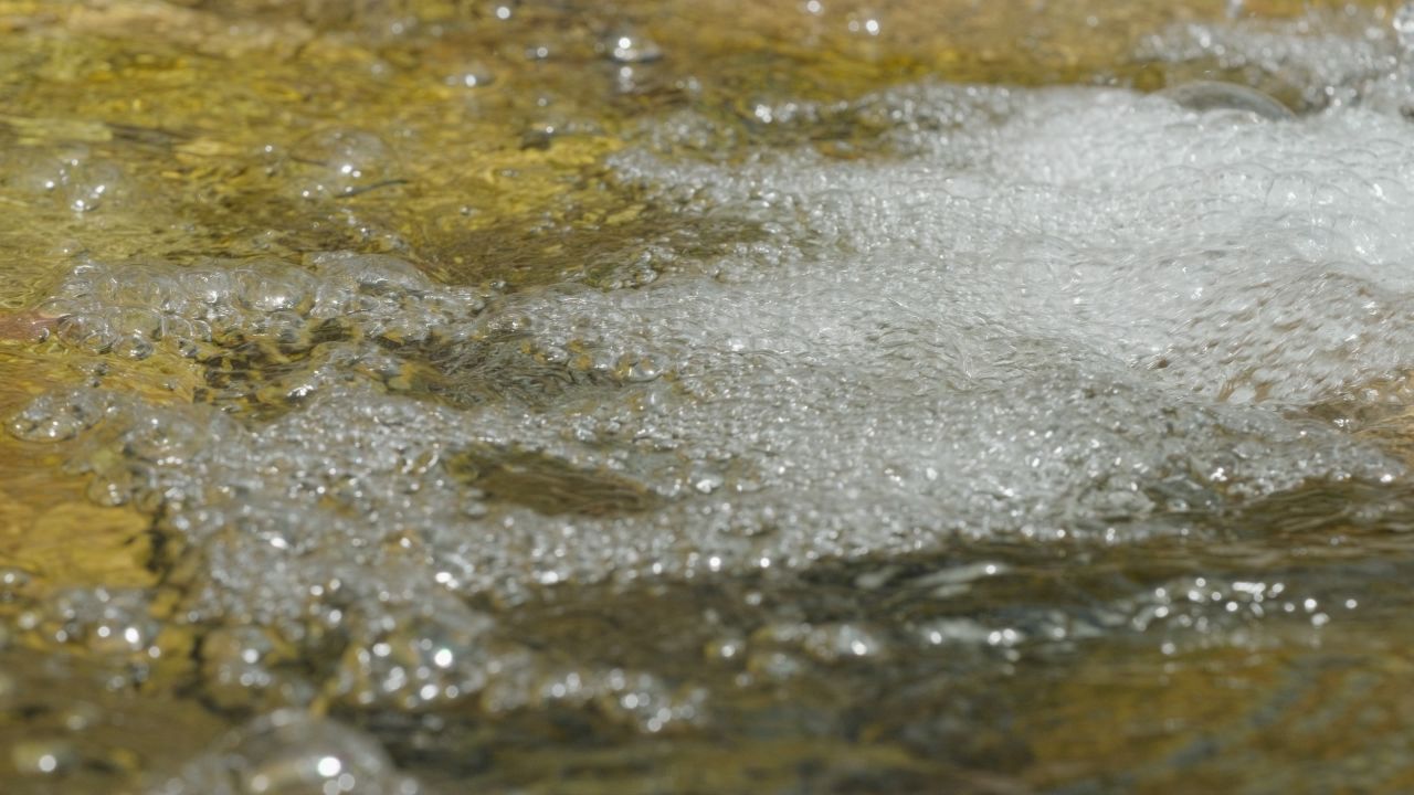 清澈山泉水温泉矿泉水小溪山涧 34