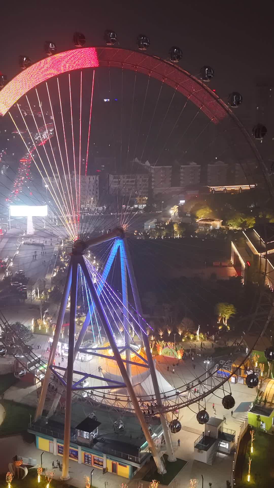 夜色中的摩天轮