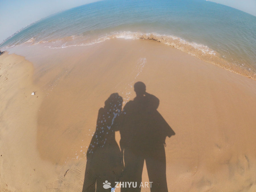 海滩情侣影子