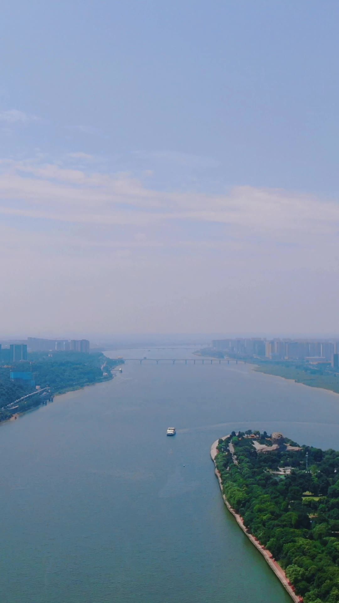 城市航拍湖南长沙湘江橘子洲竖屏