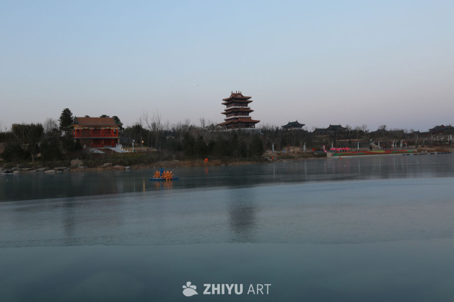 湖畔夕阳下的古韵