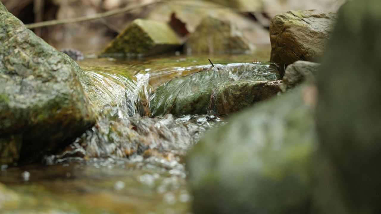 清澈山泉水温泉矿泉水小溪山涧 47