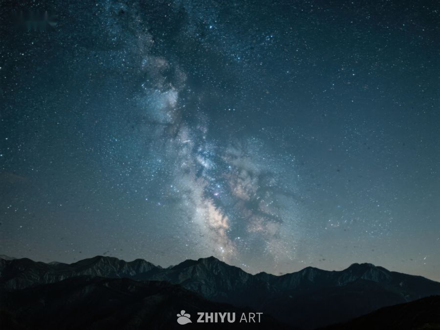 银河横跨夜空，山脉静默守护 531