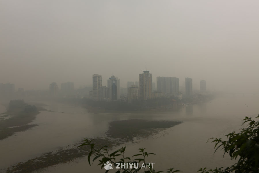 雾中城市
