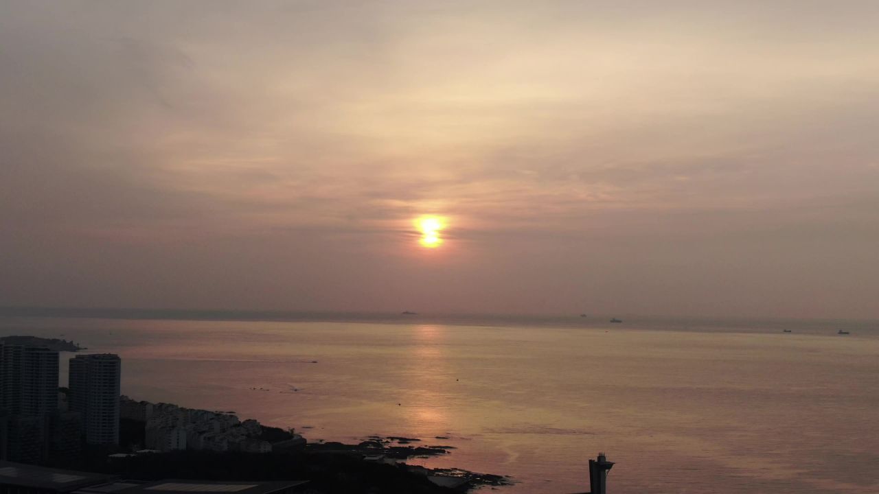 海上日出日落晚霞夕阳山东青岛航拍 