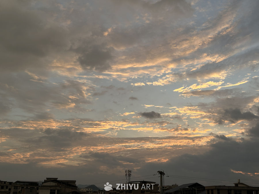 夕阳下的城市剪影