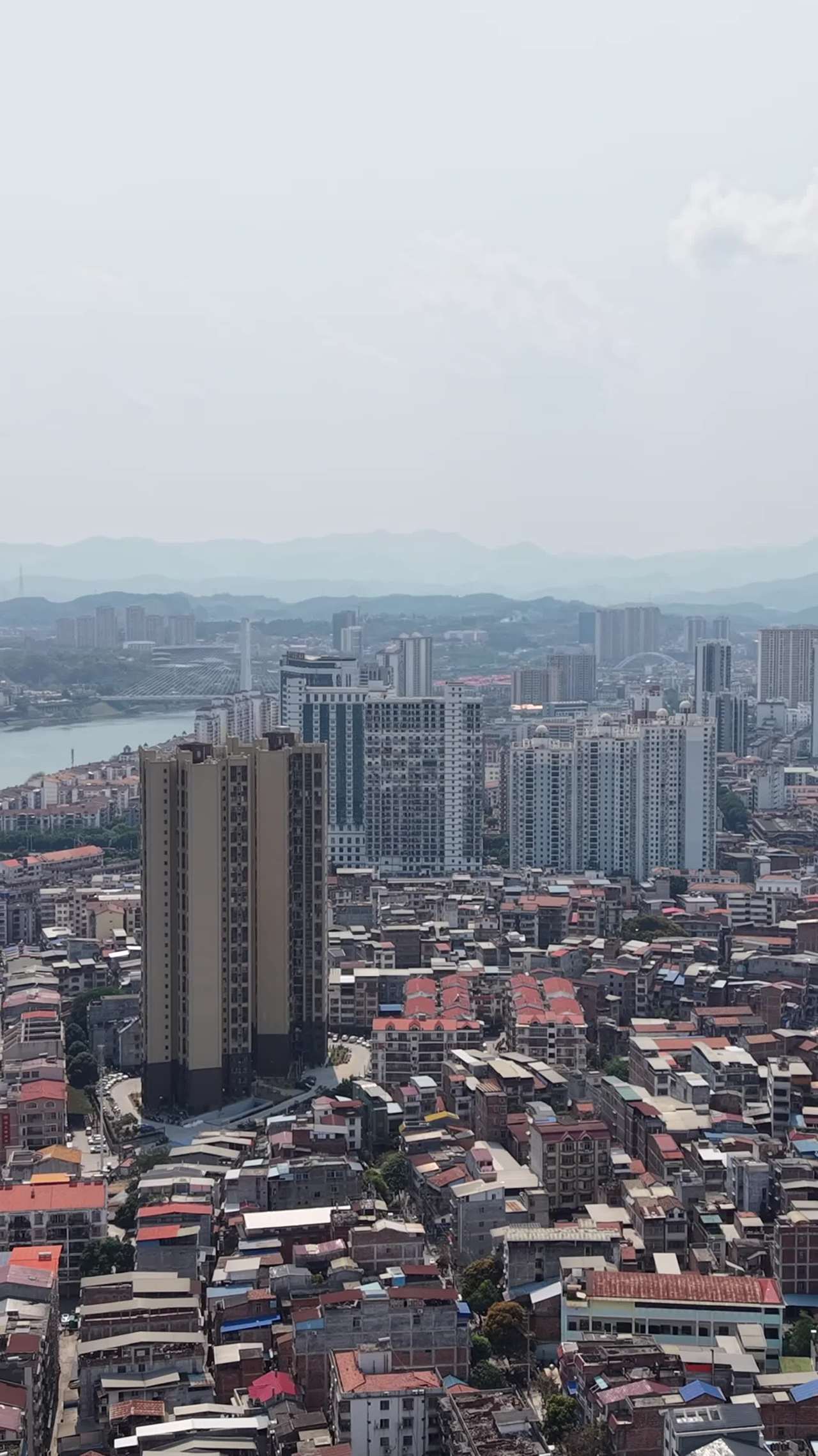 城市沿河风光