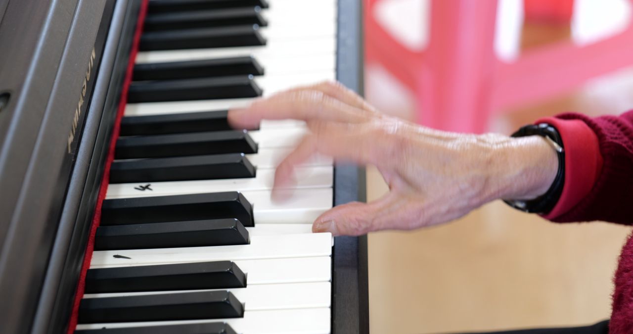 手指弹钢琴