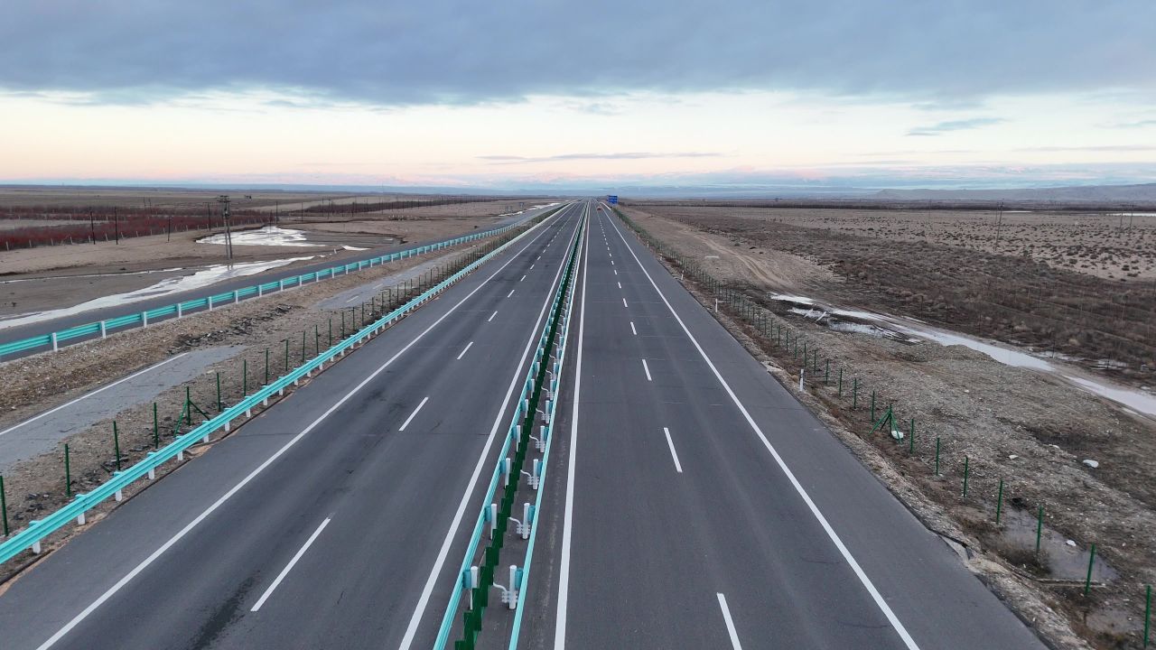 新疆S22高速公路 17