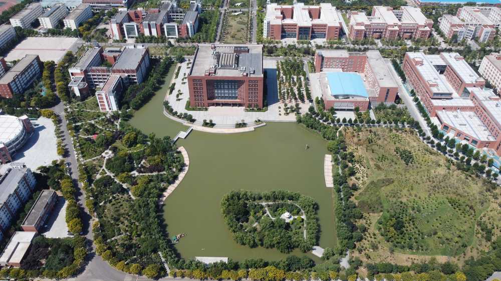 郑航沁湖