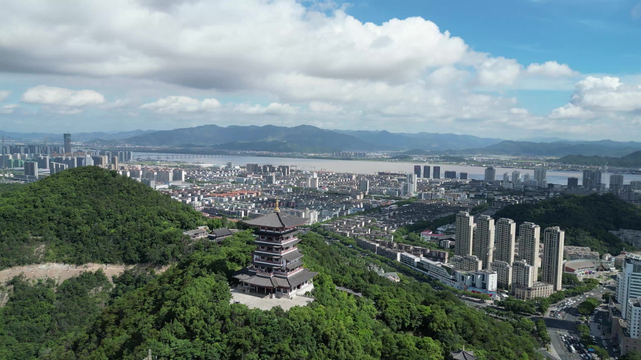  航拍台州白云飞瀑公园白云阁