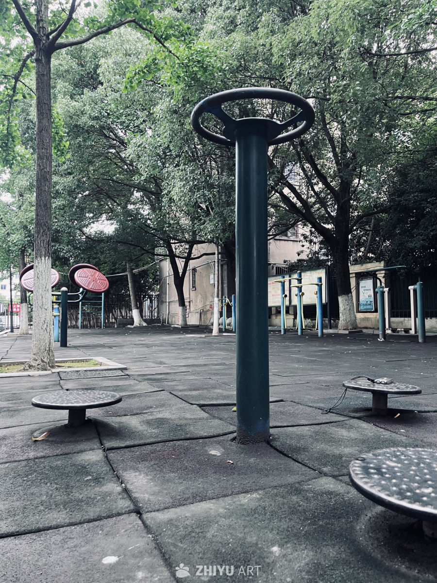 公园里的户外健身区