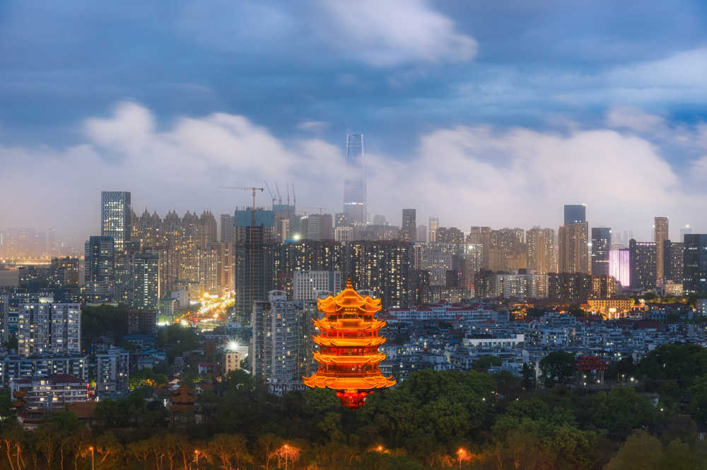 武汉黄鹤楼与绿地中心同框