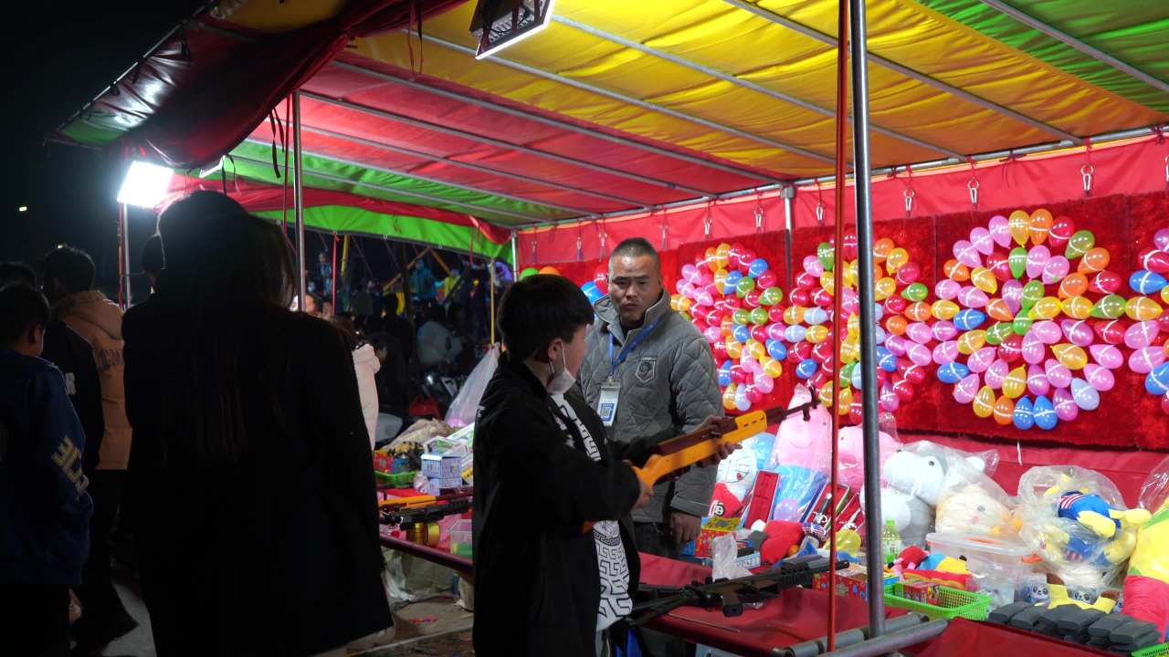 夜市气球射击游戏