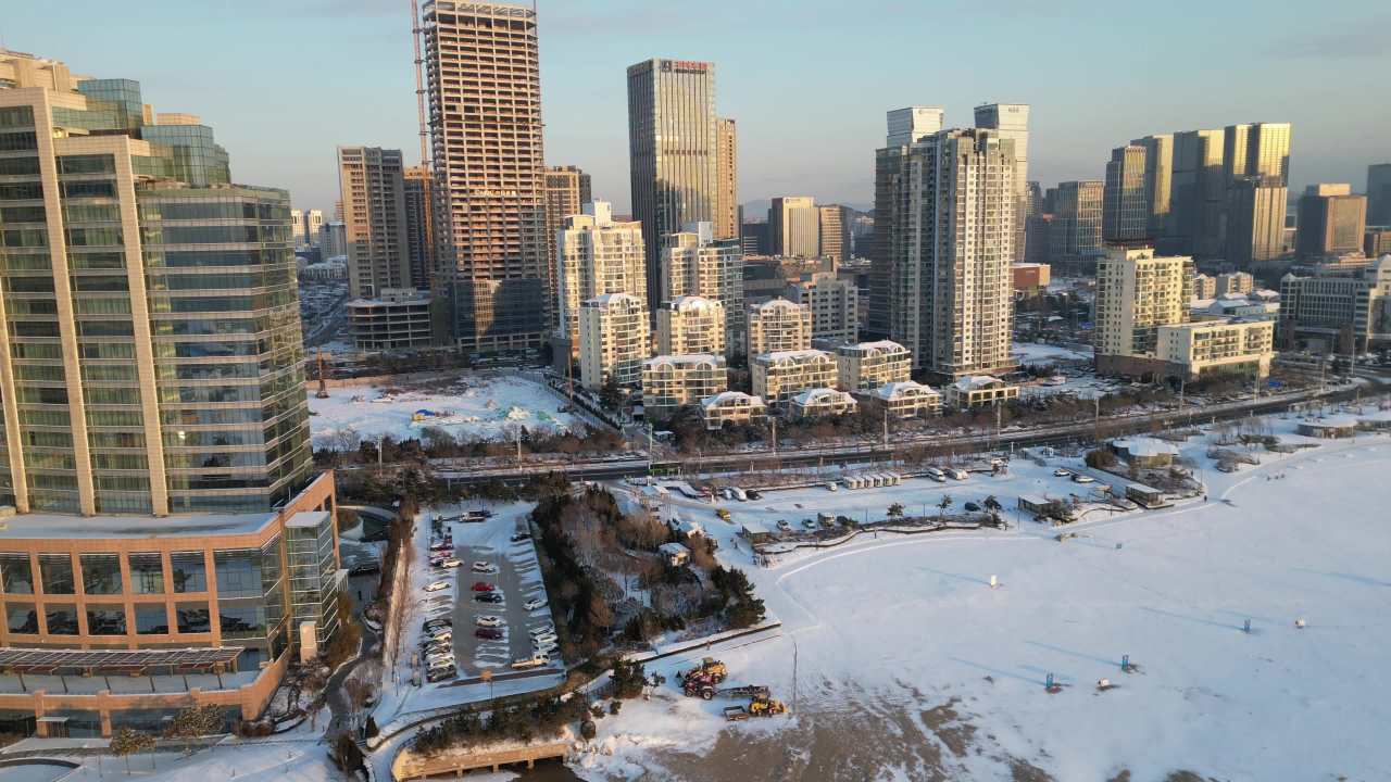 青岛石老人浴场海边雪景航拍 20