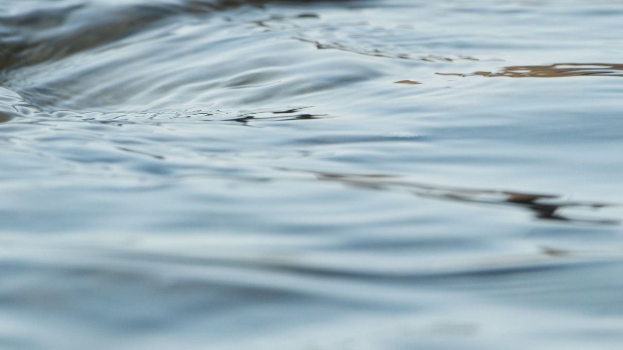 海水拍打礁石江河湖海