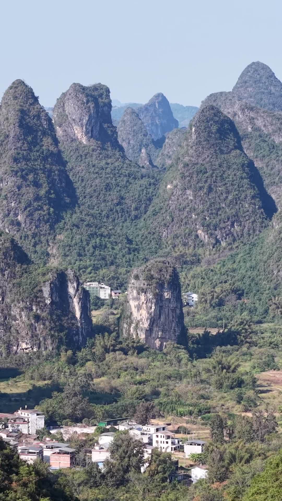 桂林山水间的宁静村落