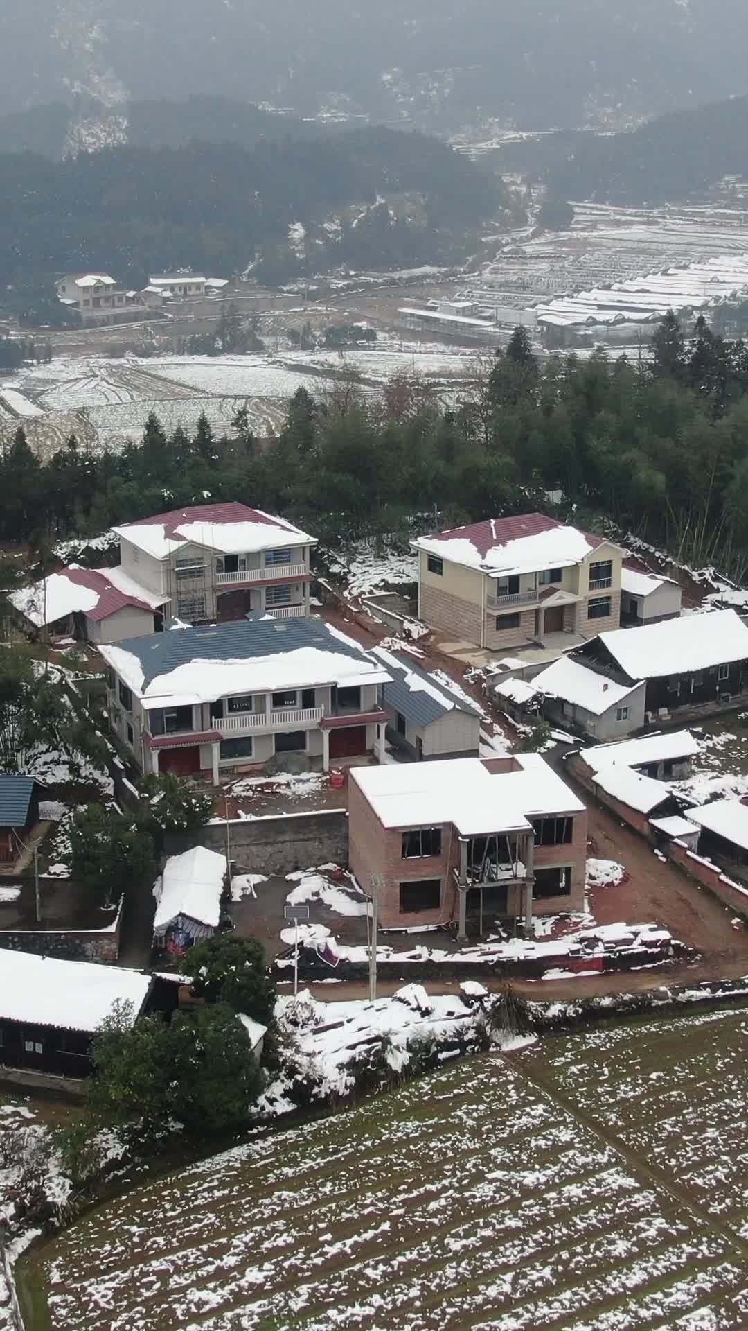 竖屏航拍冬天雪景