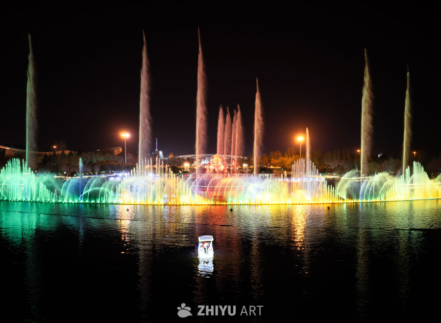 夜色中的喷泉
