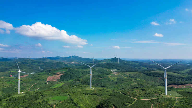 航拍能源发电高山风车