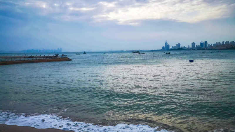 大海海洋沙滩礁石风景航拍摄影图 