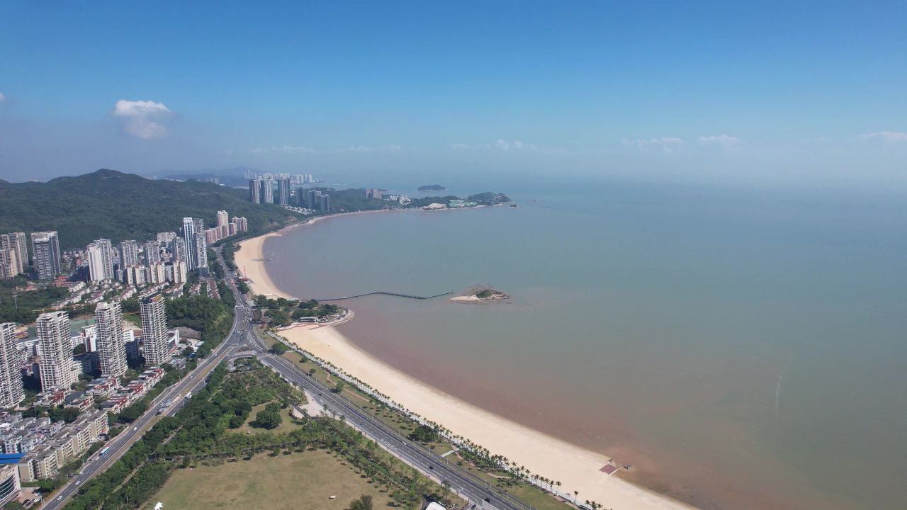 广东珠海情侣公路沿海沙滩大海海洋航拍 