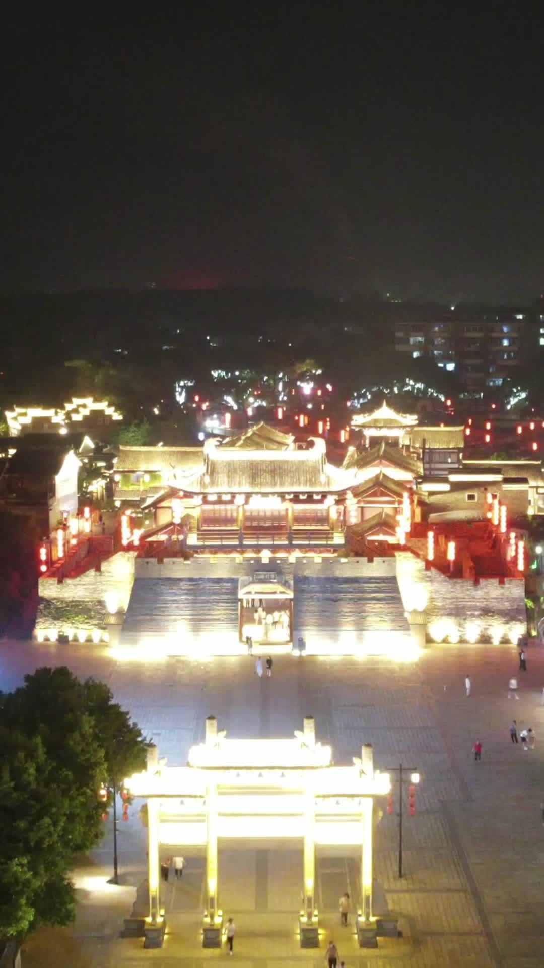 夜色中的古建筑群
